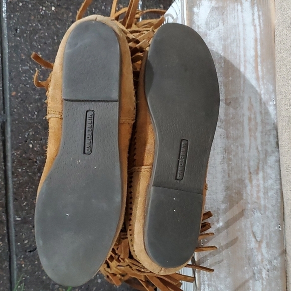 MINNETONKA MOCCASINS BROWN SUEDE 3 LAYER FRINGE SIZE 8 CLASSIC WESTERN - Picture 10 of 12